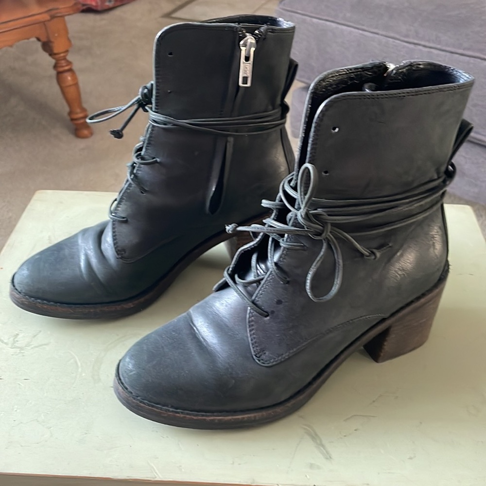 UGG leather boots zip up